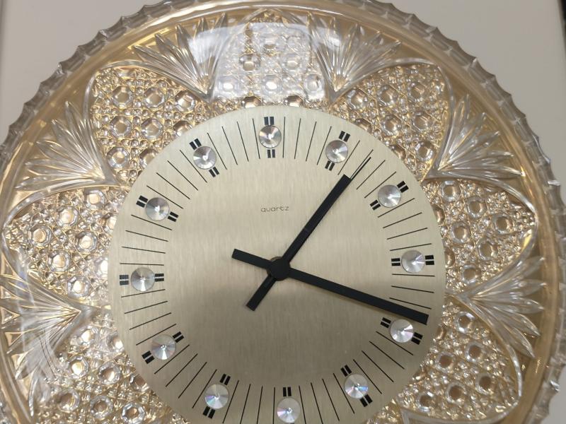 Retro c1970s Cut Glass gold coloured Round Wall Clock battery operated